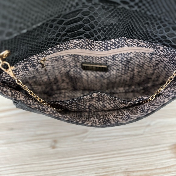 Black python print clutch/crossbody - Picture 2 of 2